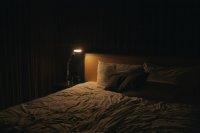 Je plafondlamp houdt je slaapkamer wakker, niet rustig